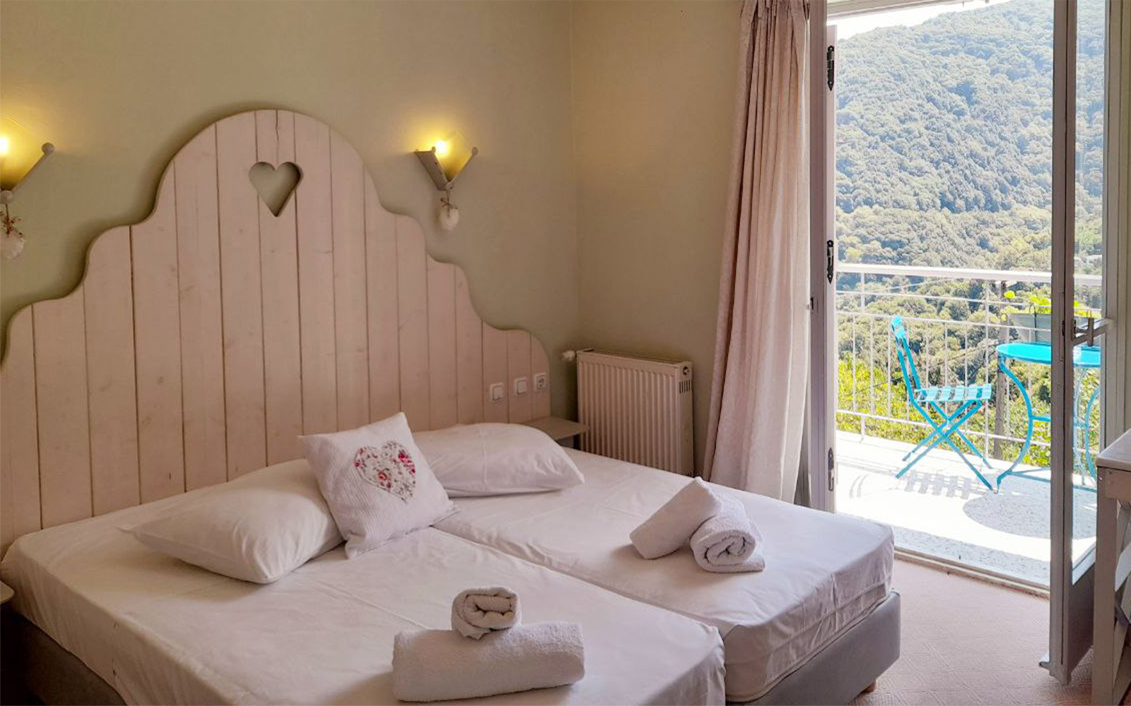 Δίκλινο δωμάτιο με δυο κρεβάτια